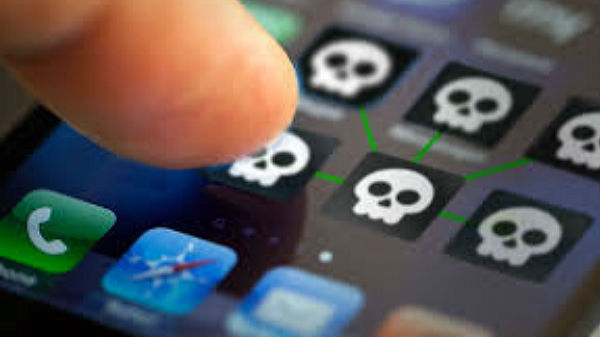 நம்ப வச்சு ஏமாத்திருக்காங்க- கூகுள் ப்ளேஸ்டோரில் இருந்த 6 முக்கிய ஆப்ஸ்: 15000 பயனர்களின் தகவல் திருட்டு!