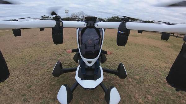 இது புதுவகை ட்ரோன்: ஒருவர் மட்டும் பயணம் செய்யலாம்.! முழு விவரம்.!