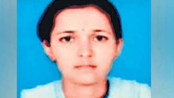 சார்ஜ் செய்தபடி லேப்டாப்பில் வேலை செய்தபோது மின்சாரம் பாய்ந்து ஐடி ஊழியர் படுகாயம்