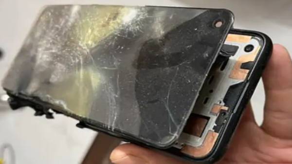 இது என்ன தொடர்கதையா?- மீண்டும் வெடித்த ஒன்பிளஸ் நோர்ட் 2 5ஜி: போன் பேசிக் கொண்டிருந்த போது வெடிச்சுருக்கு!