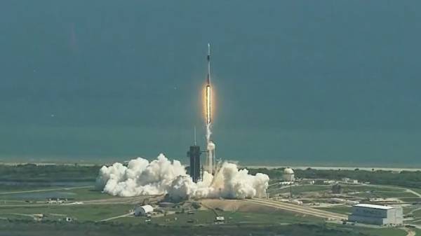 இனி பிளான் கோவா-க்கு இல்ல., விண்வெளிக்கு போடுங்க- விண்வெளி சுற்றுலா சென்ற மூன்று பேர்., டிக்கெட் விலை இதோ!