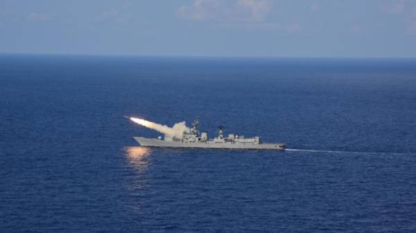 மகத்தான வெற்றி: கப்பலே பிளந்துருச்சு., ஒரே இடத்தில் இரண்டு குறி- ஒலியை விட வேகம் கொண்ட இந்திய பிரமோஸ் ஏவுகணை!