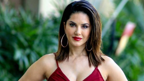 சன்னி லியோன் பிறந்தநாள் ட்ரீட்- “ஐ ட்ரீம் ஆஃப் சன்னி” வெளியீடு: சன்னியோடு நேரடி கேம், என்எஃப்டி!