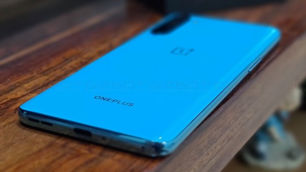 இருட்டில் ஒளிரும் நியான் பேக் பேனல்
