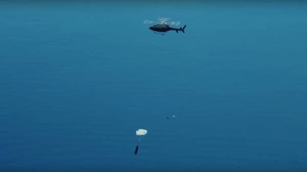 இதுதான் சூப்பர் கேட்ச்: நடுவானில் ராக்கெட்டை கேட்ச் பிடித்த ஹெலிகாப்டர்.!