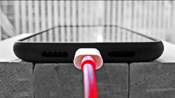 ஆப்பிள் நிறுவனத்திற்கு ஆப்பு வைத்த ஐரோப்பா சட்டம்.. 2024 இல் USB-C போர்ட் மட்டும் தான் அலோவ்ட்..