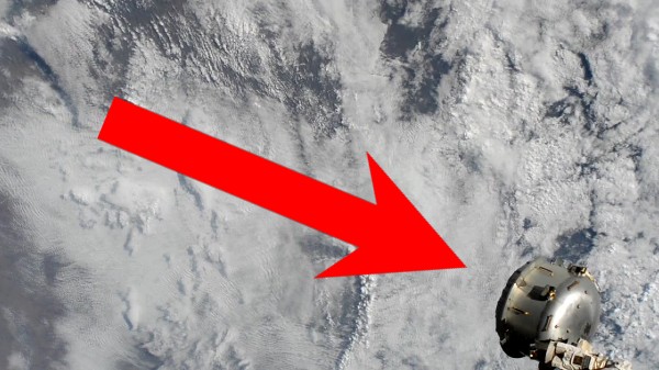 78 கிலோ குப்பையை விண்வெளியில் இருந்து தூக்கி போட்ட நாசா; இதோ வீடியோ!