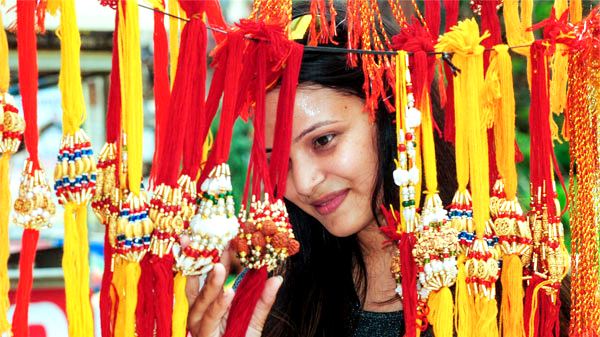 ராக்கி மட்டும் கட்டினா தங்கச்சி திட்டும்! இப்படி பண்ணுங்க.. மறக்கவே மாட்டாங்க!