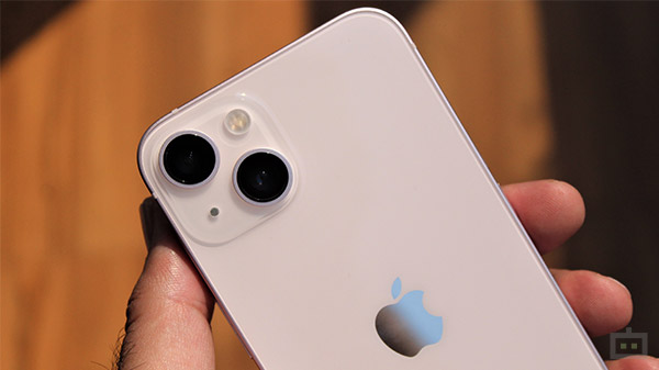 ரூ.50,000 வரை குறையும்  iPhone 13 விலை.. இந்த தேதி நோட் பண்ணிக்கோங்க!