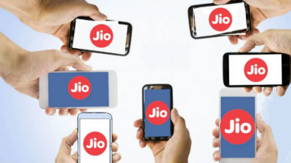 Jio பயனர்கள் காட்டில் மழைதான்: மலிவு விலையில் அன்லிமிடெட் டேட்டா, காலிங் ரீசார்ஜ் பிளான்கள்!