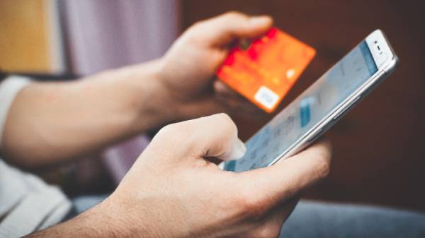 லோன் அப்ளிகேஷன்கள் மூலம் இப்படியெல்லாம் கொடுமை நடக்குதா? உஷாரய்யா உஷாரு.!