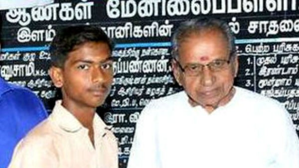 அரசாங்க பள்ளியில் படிச்சா கேவலமா.? யார் சொன்னது.? ஜப்பான் விஞ்ஞானிகளை சந்திக்கும் கரூர் மாணவன்.!  